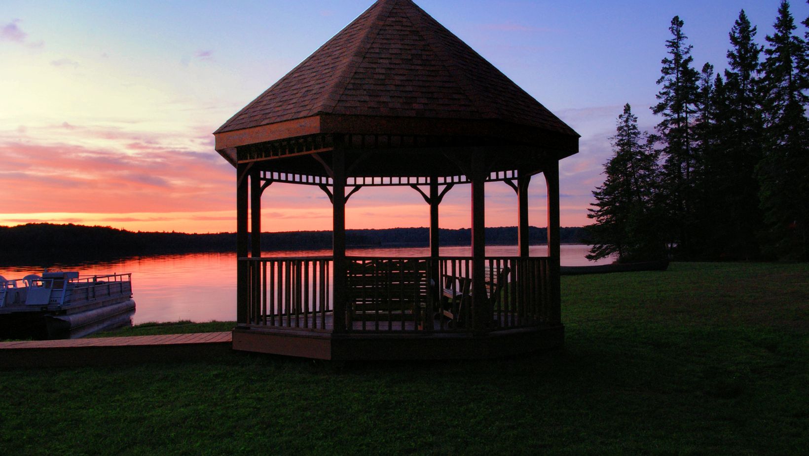 Gazebos and Pergolas: Enhancing Outdoor Aesthetics and Comfort