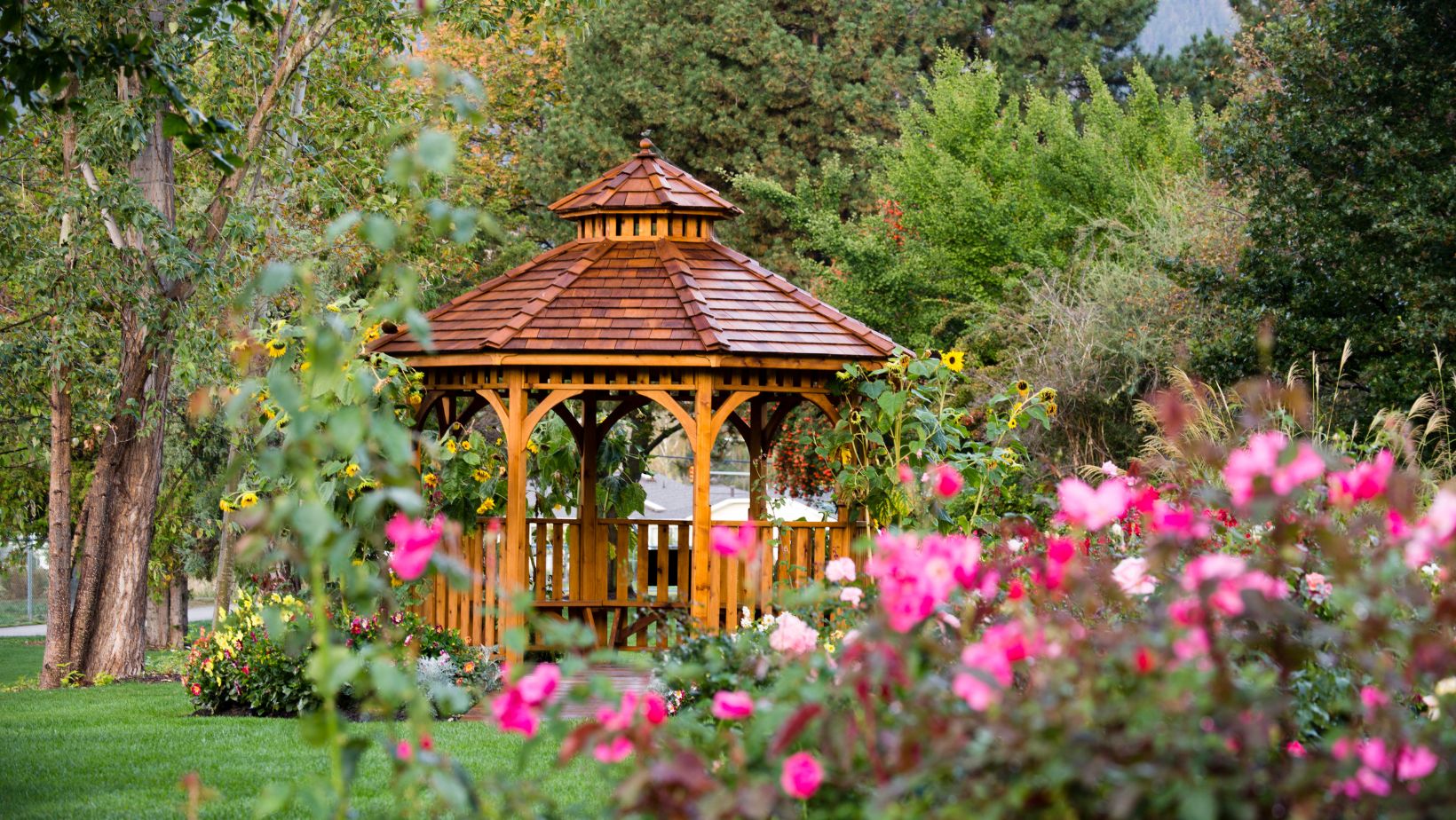 Rustic design gazebo installed by Upland Fence & Deck in Orlando, FL