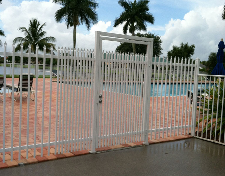 Premier Commercial Fence Contractor: Secure and Stylish